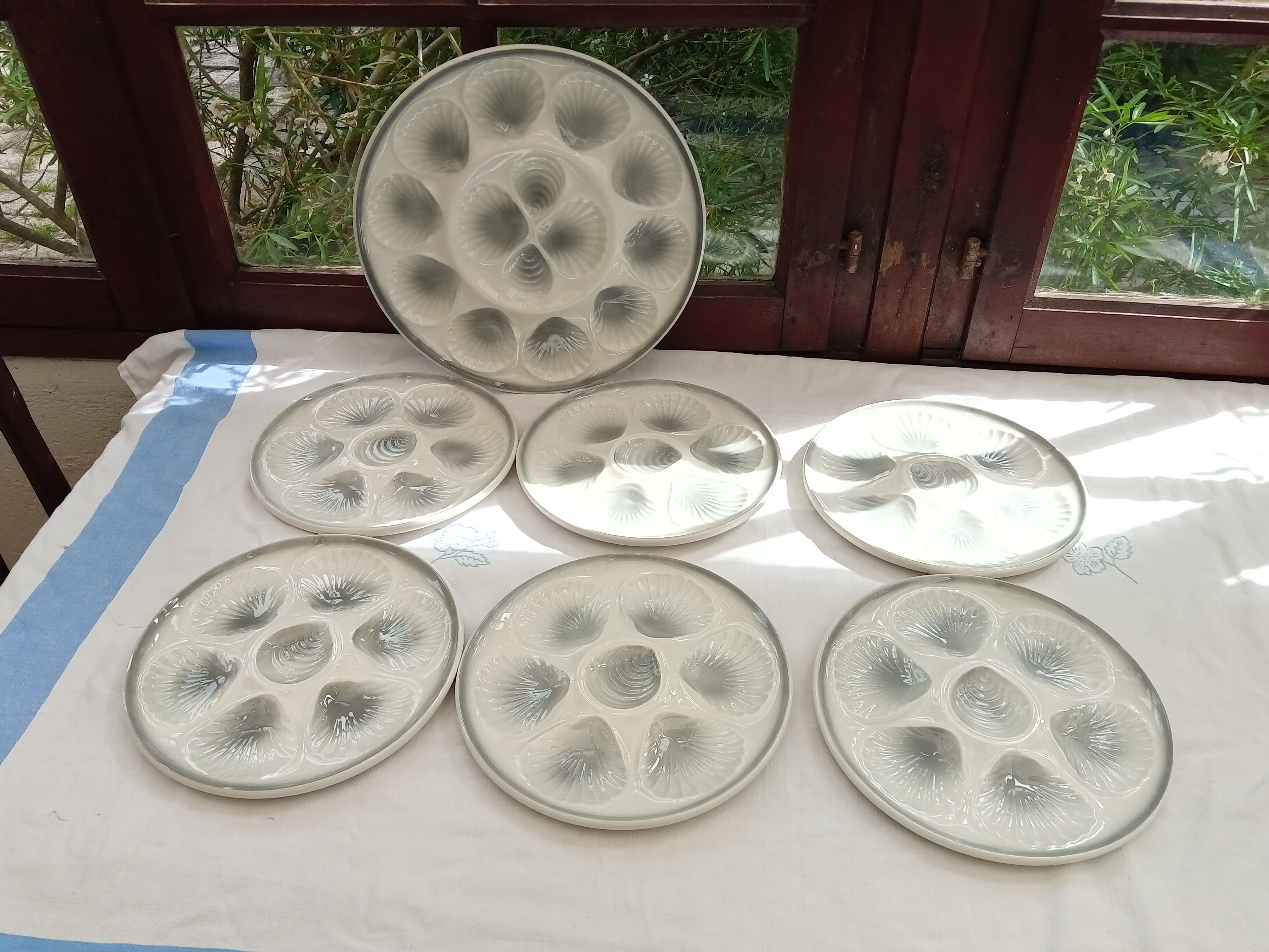 12 oyster plates Moulin des loups with dish