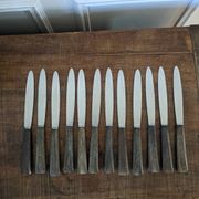 Ensemble de 12 couteaux manches en corne