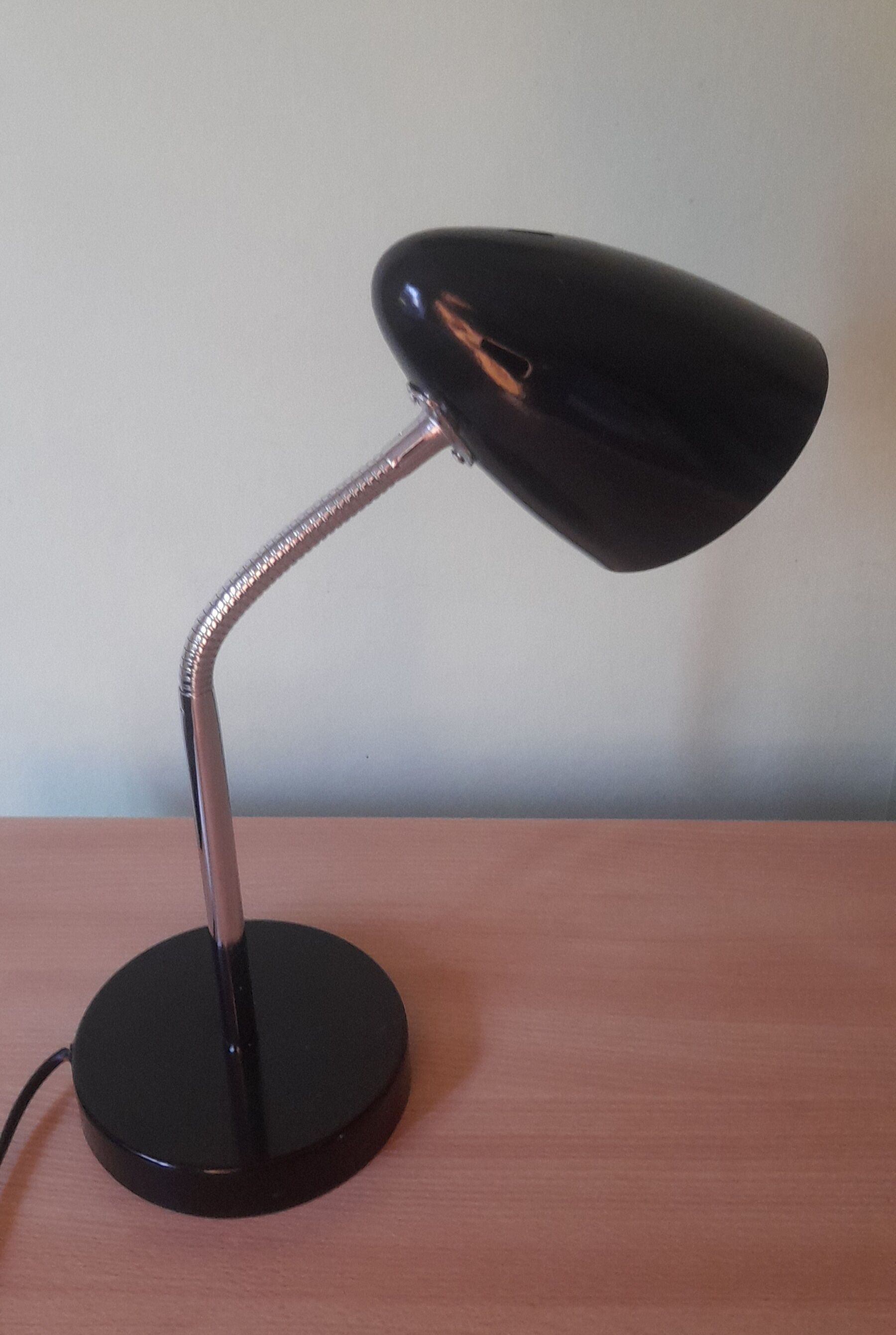 Flexible articulated lamp