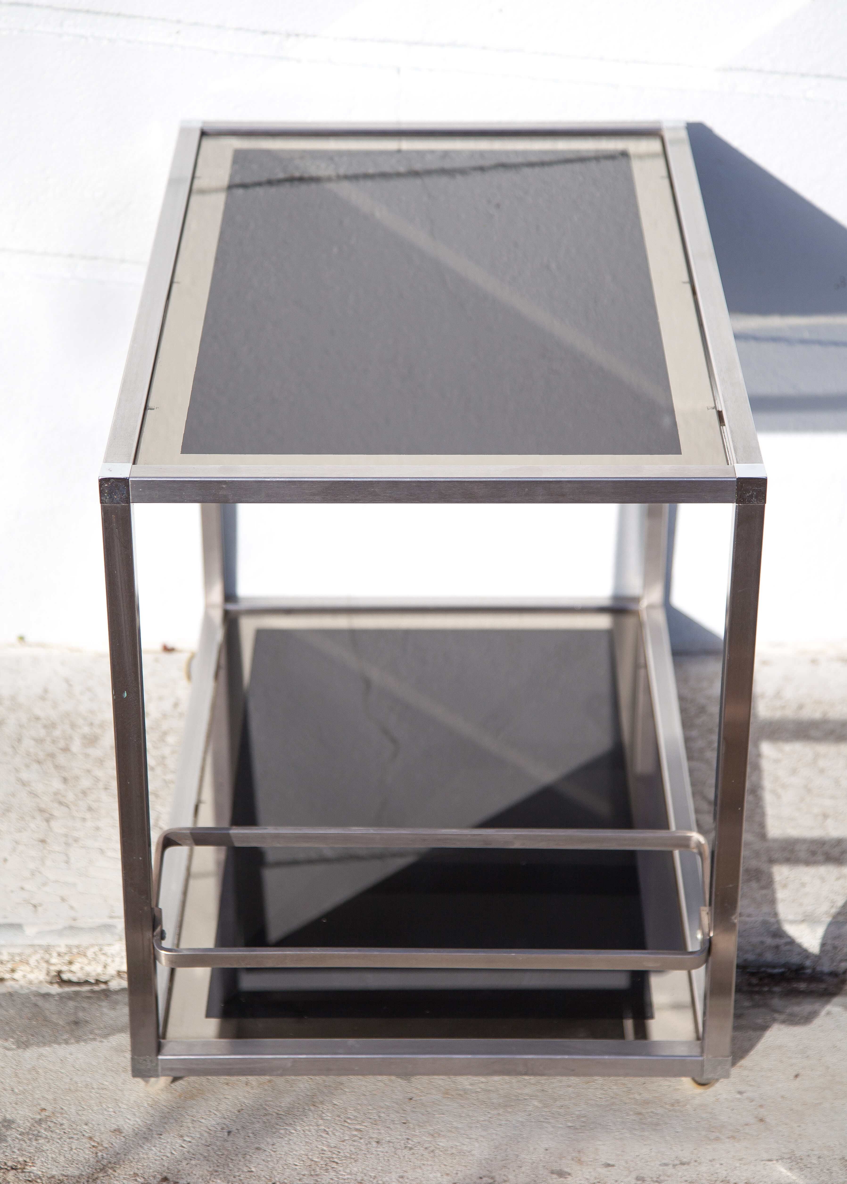 Serving glass mirror and vintage chrome, trolley with wheels, rolling bar, design bauhaus