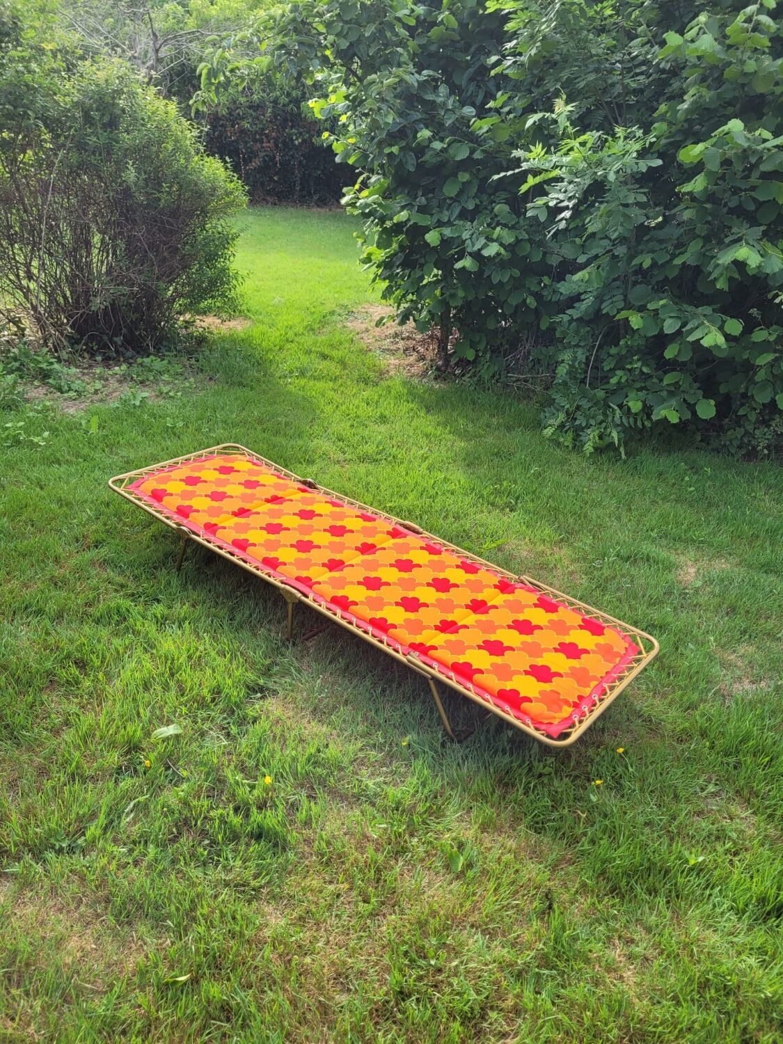 Camp bed, sunbathing Lafuma