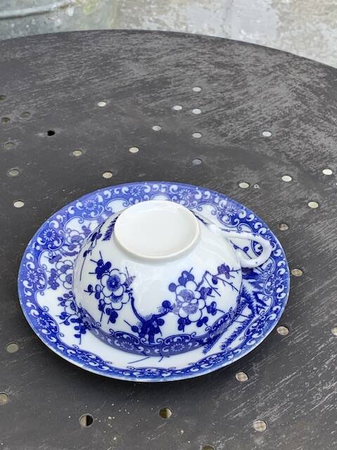 Coffee service composed of 17 pieces, in blue and white porcelain, cherry blossom patterns