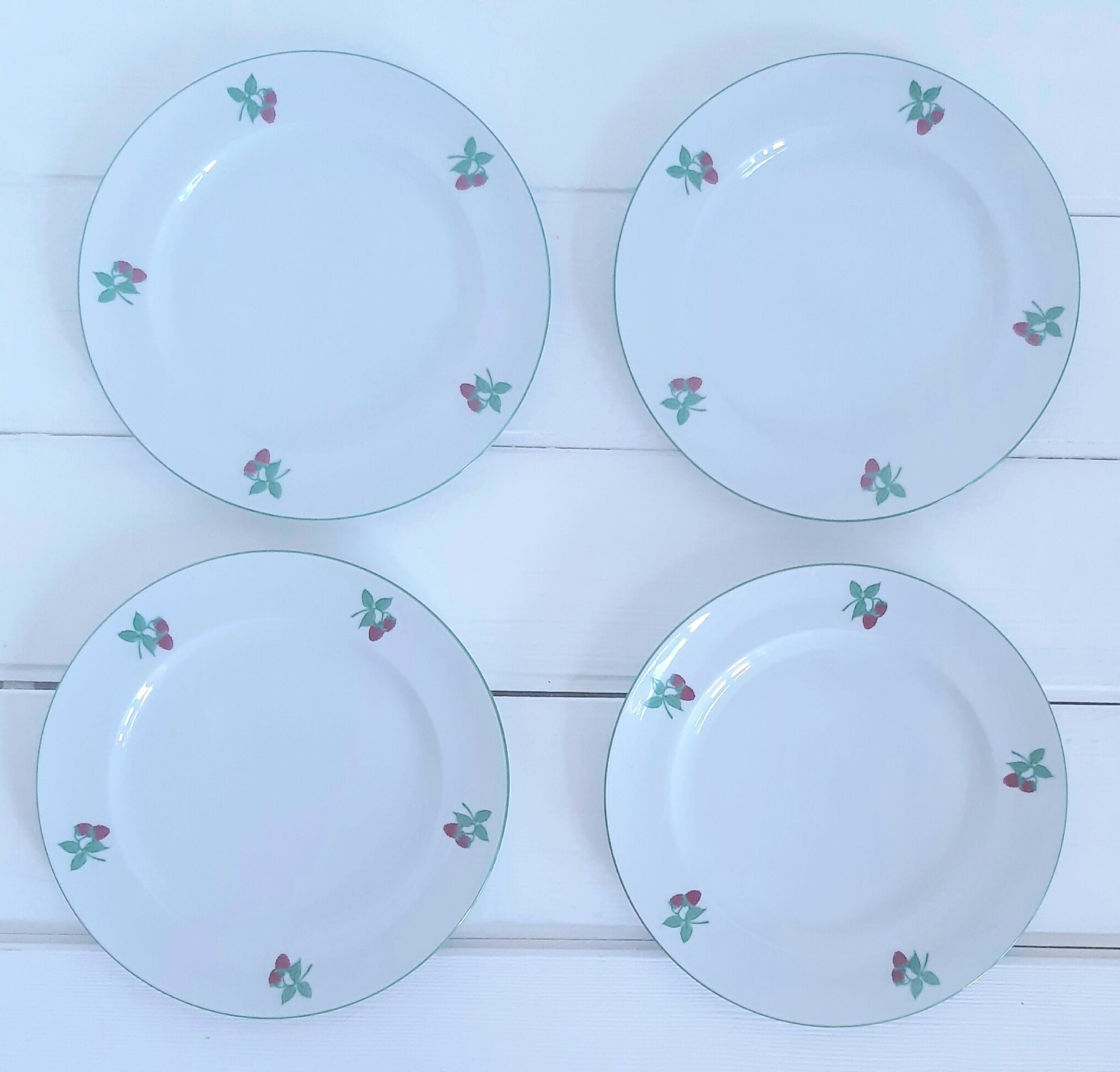 4 dessert plates