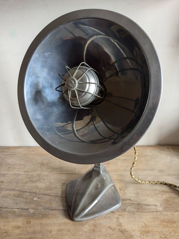 Lampe parabolique Cobra  avec pied en fonte émaillée, Art Nouveau.