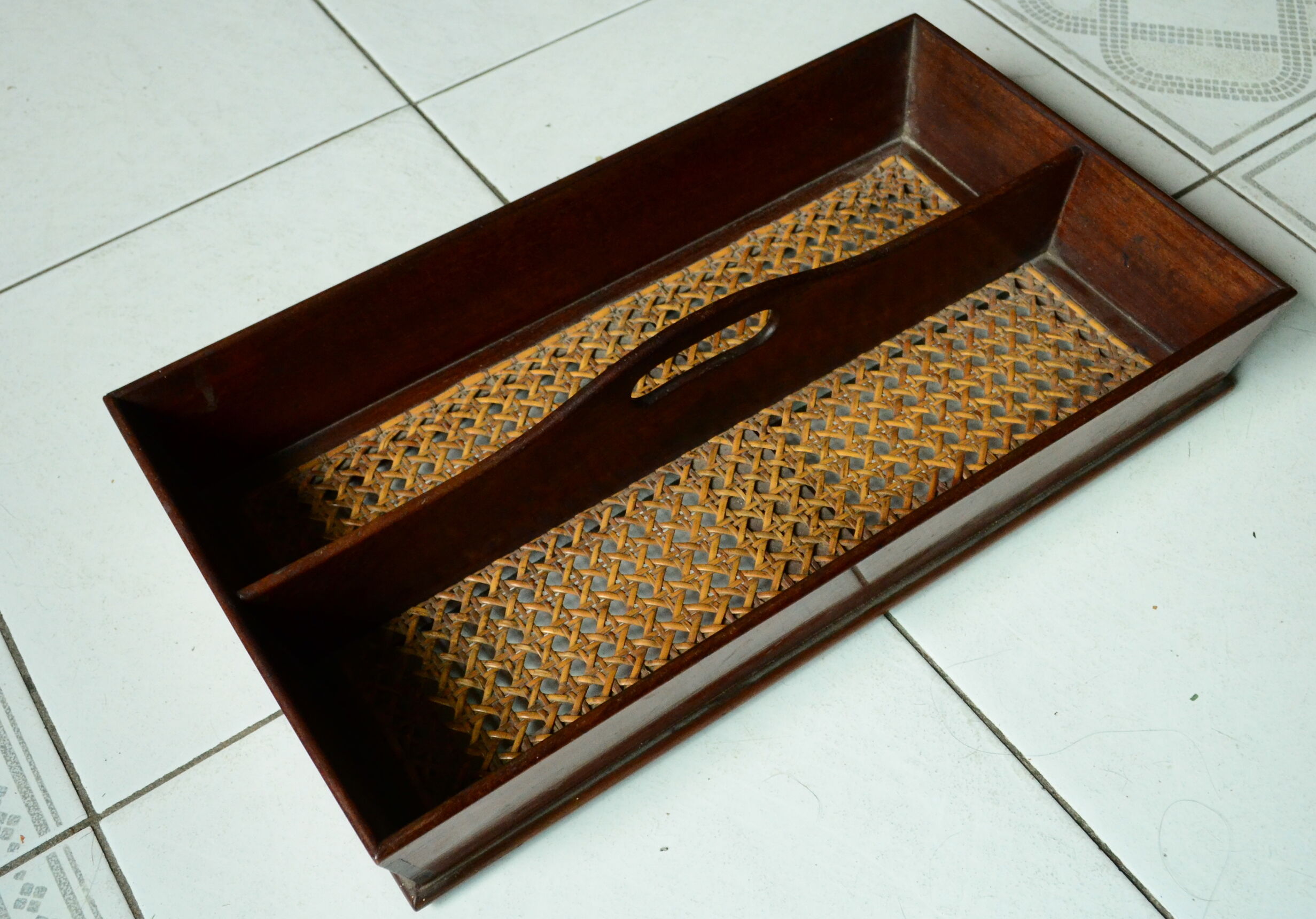 Wood plateau and two compartments