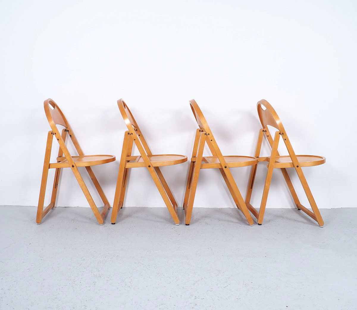 4 chaises pliantes vintage en bois d’OTK, années 1950