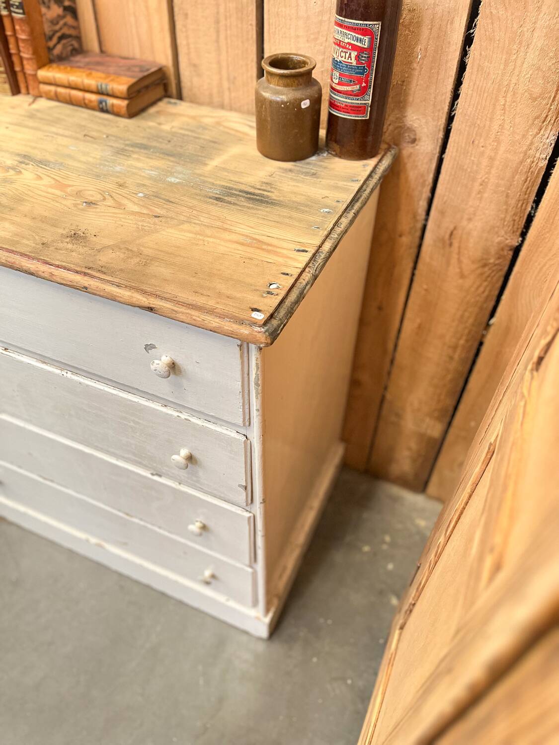 Old 4-drawer chest of drawers, original patina