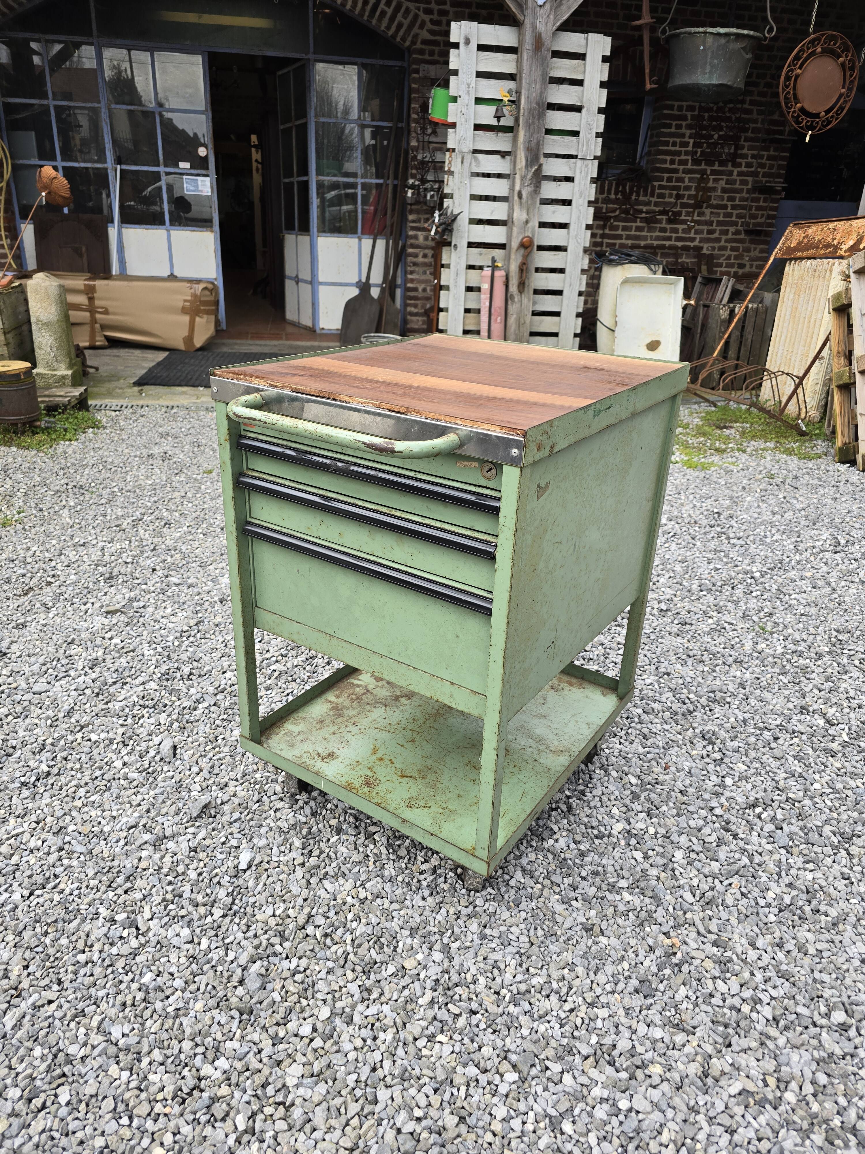 Workshop trolley with one metal drawer