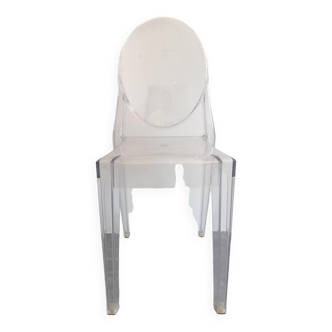 Quatre chaises Victoria Ghost par Starck pour Kartell