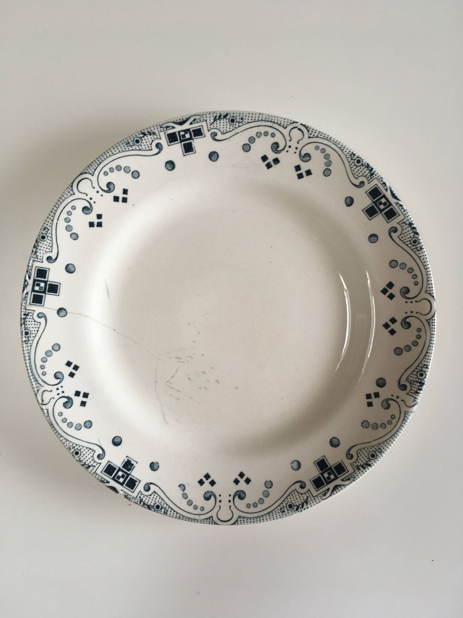 8 plates Moroccan model in earthenware - French manufacture