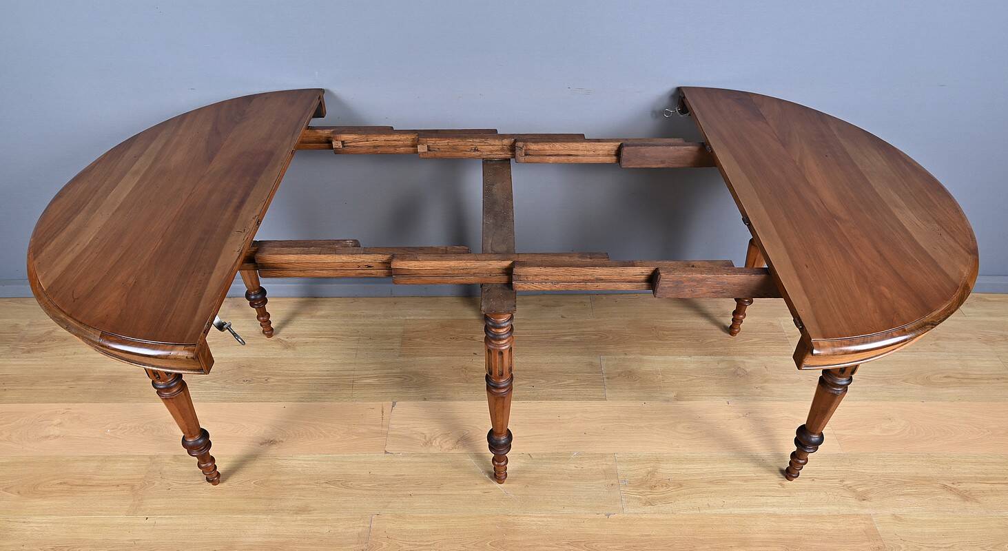 Extendable Walnut Table, Louis-Philippe Style – Late 19th Century