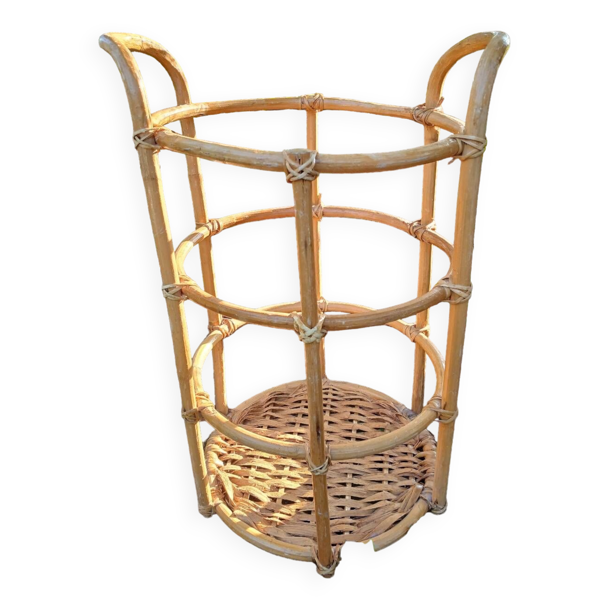 Wicker laundry basket