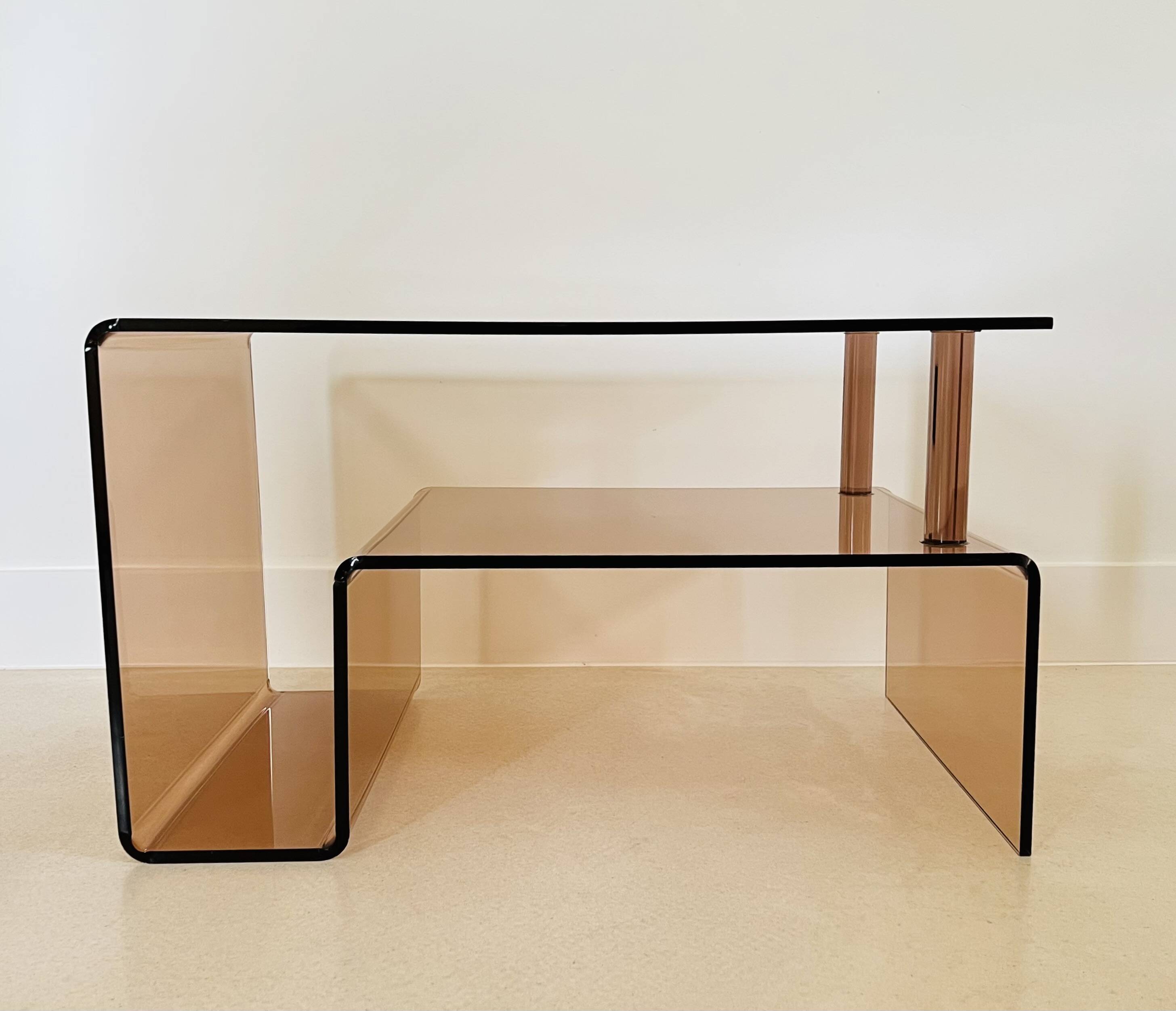 Table basse en altuglas par Michel Dumas, France années 70