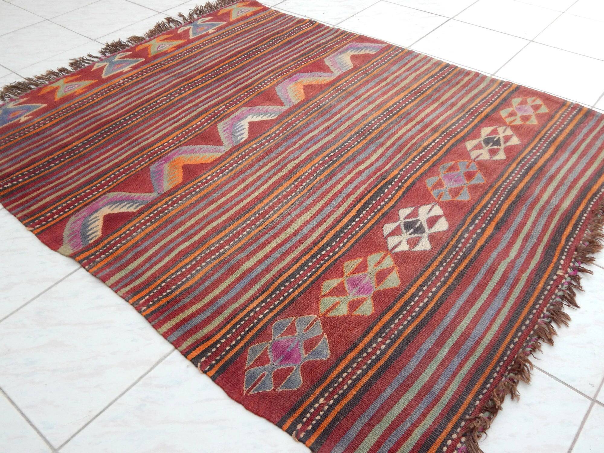 Vintage Turkish kilim, handwoven, 136x167 cm.