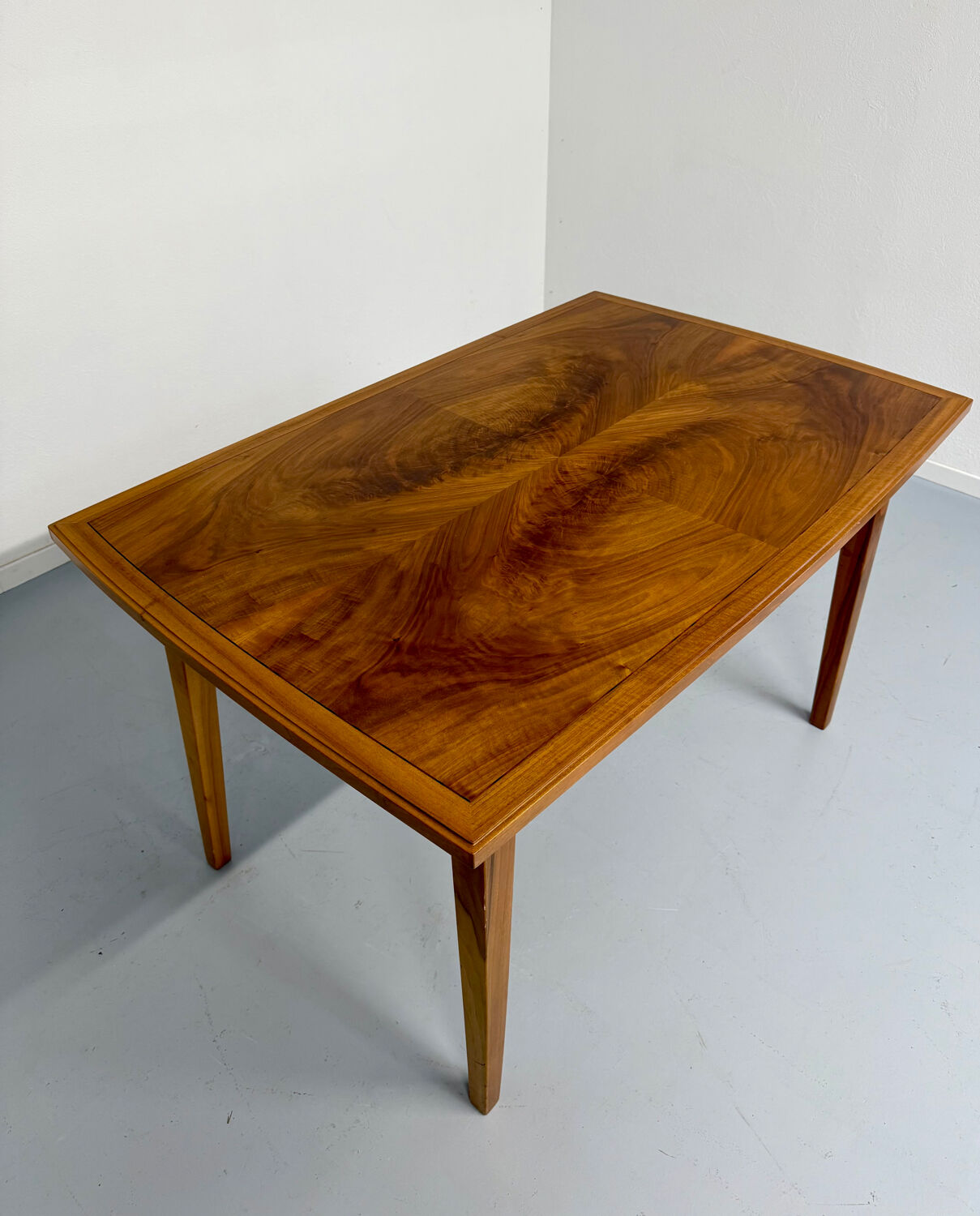 Table de repas à rallonges noyer massif design style scandinave an70