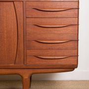 Enfilade danoise en teck modèle U15 par Johannes Andersen pour Uldum