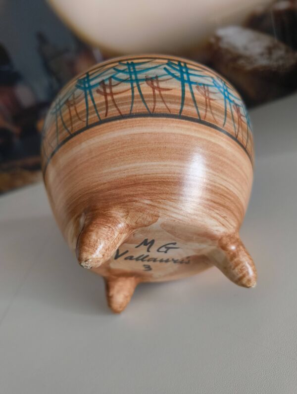 Pique-fleurs tripode Vallauris signé MG – Années 50 Superbe pique-fleurs en