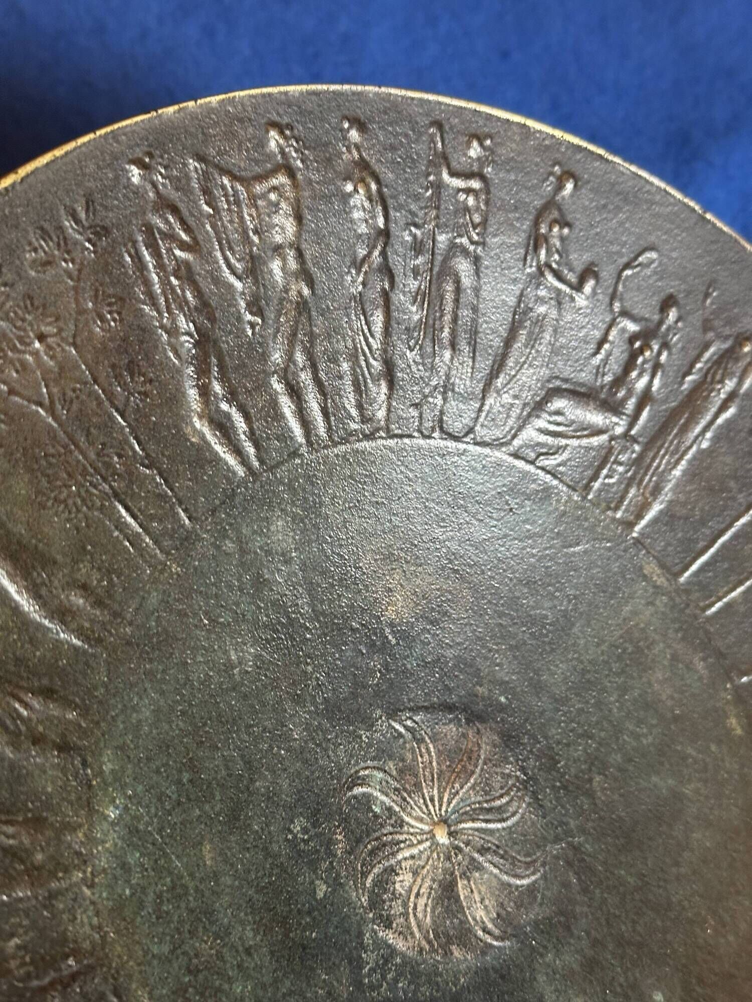 Offering dish / Almsgiving dish in solid bronze