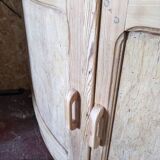 Corner cabinet
