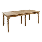 Magnificent extendable Loberon table.