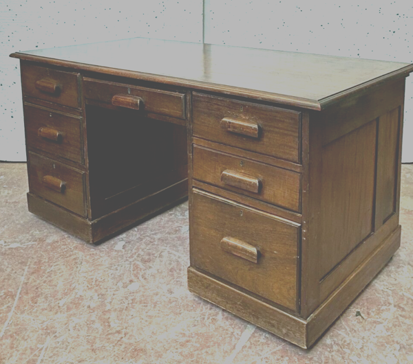 Bureau plat a caisson en acajou en bois d'acajou XX siècle