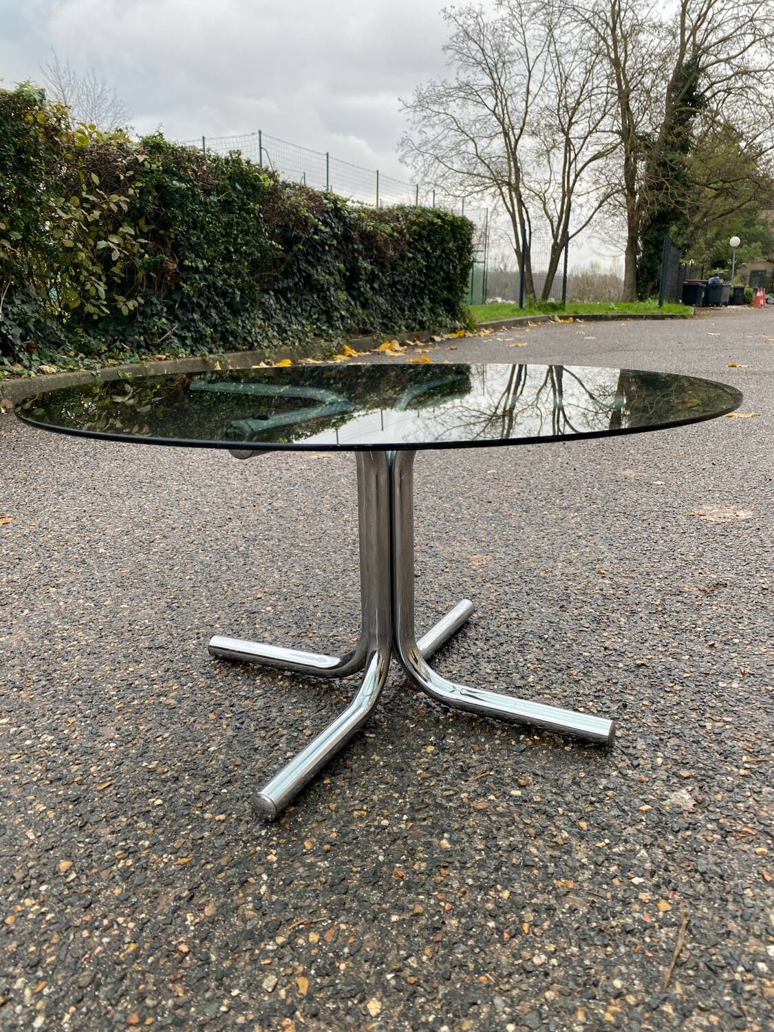 Italian round coffee table in chrome and smoked glass Giotto Stoppino style 1970