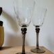 Deux verres à vin pied noir fumé