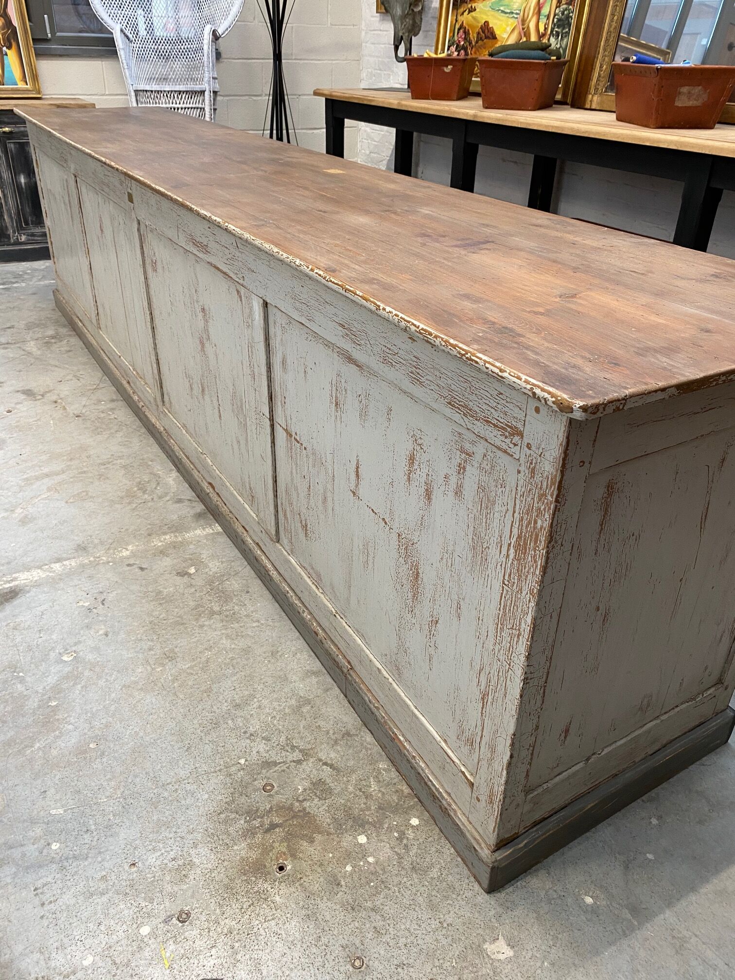 Large trading furniture