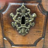 18th style chest of drawers in walnut
