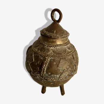 Art first, bronze ointment pot