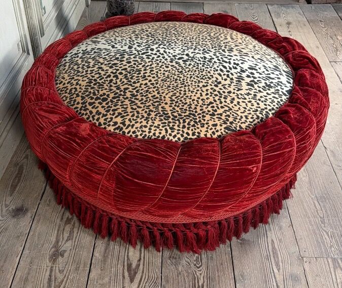 Large velvet pouf with trimmings, around 1880