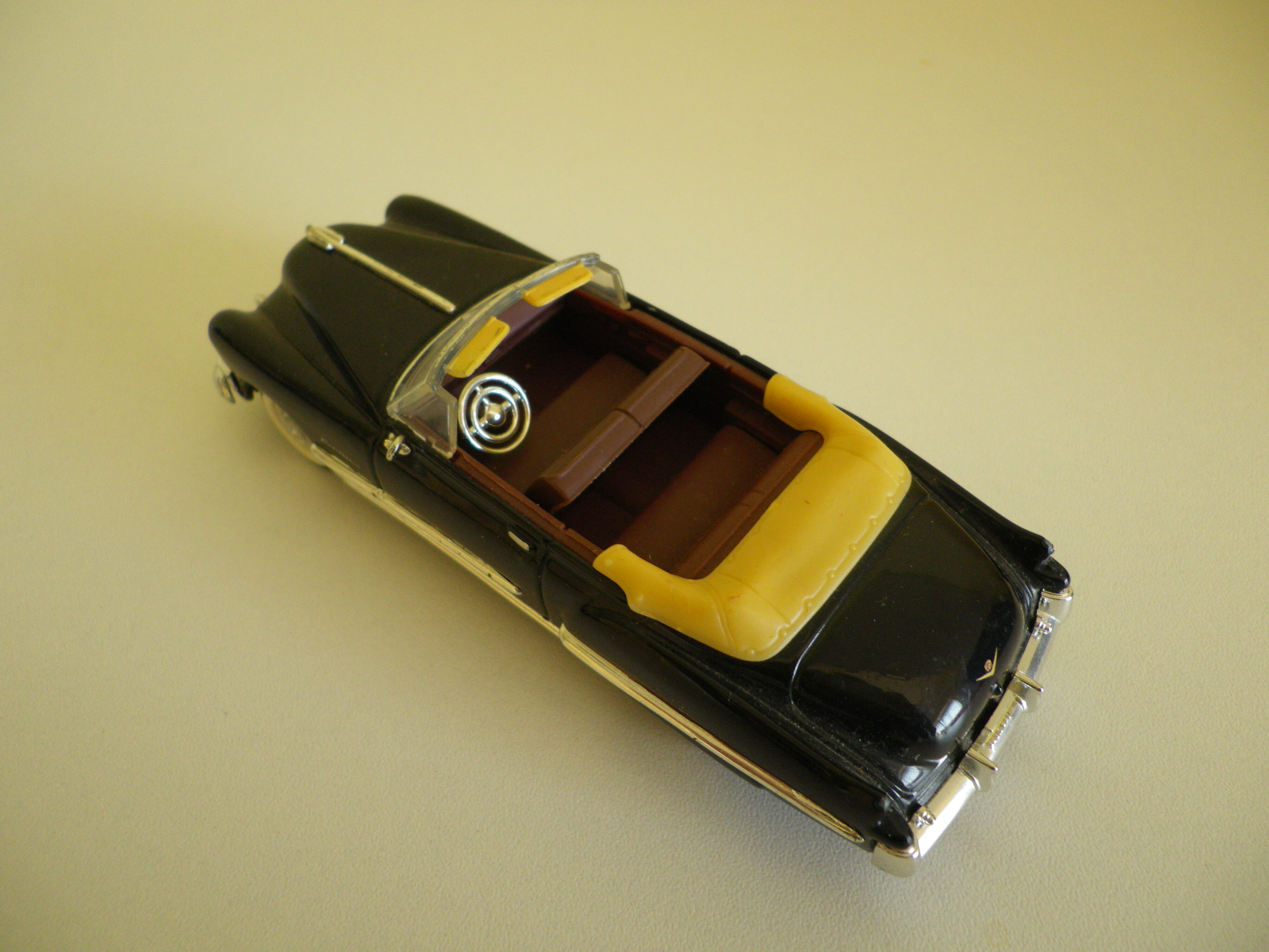 Cadillac coupée Deville de 1949 1/43 Road Signature métal