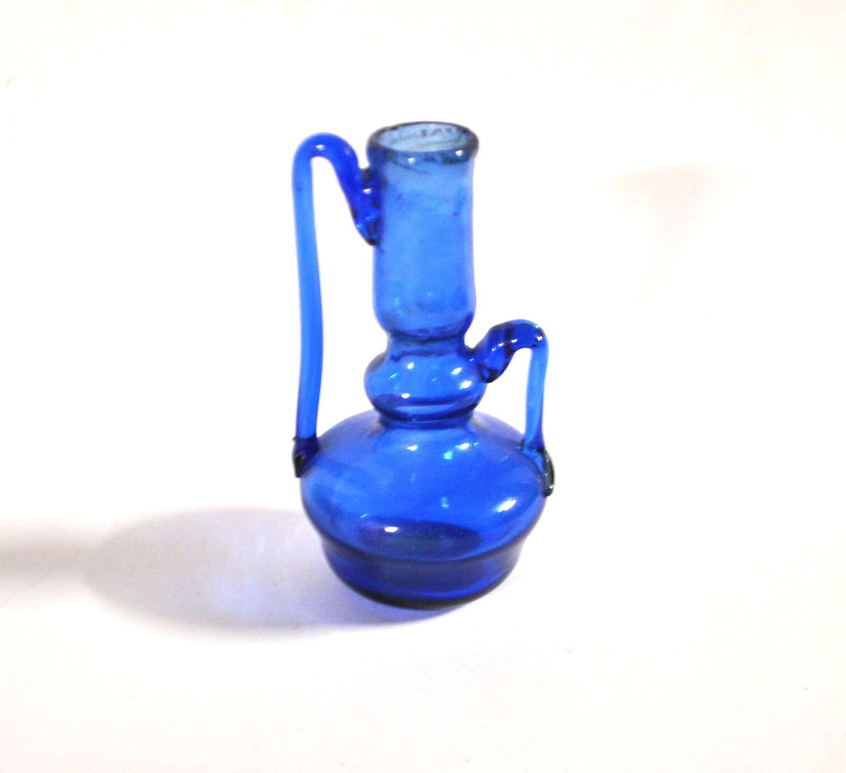 Miniature soliflore vase, antique blown glass in blue, craftsmanship from 1900.