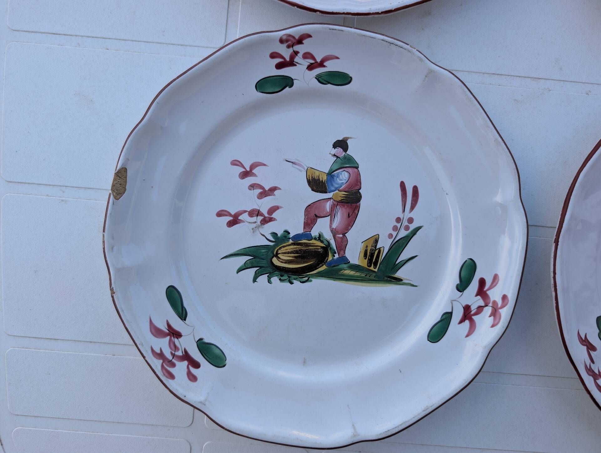 Set of 4 antique polychrome earthenware plates – Chinese decoration