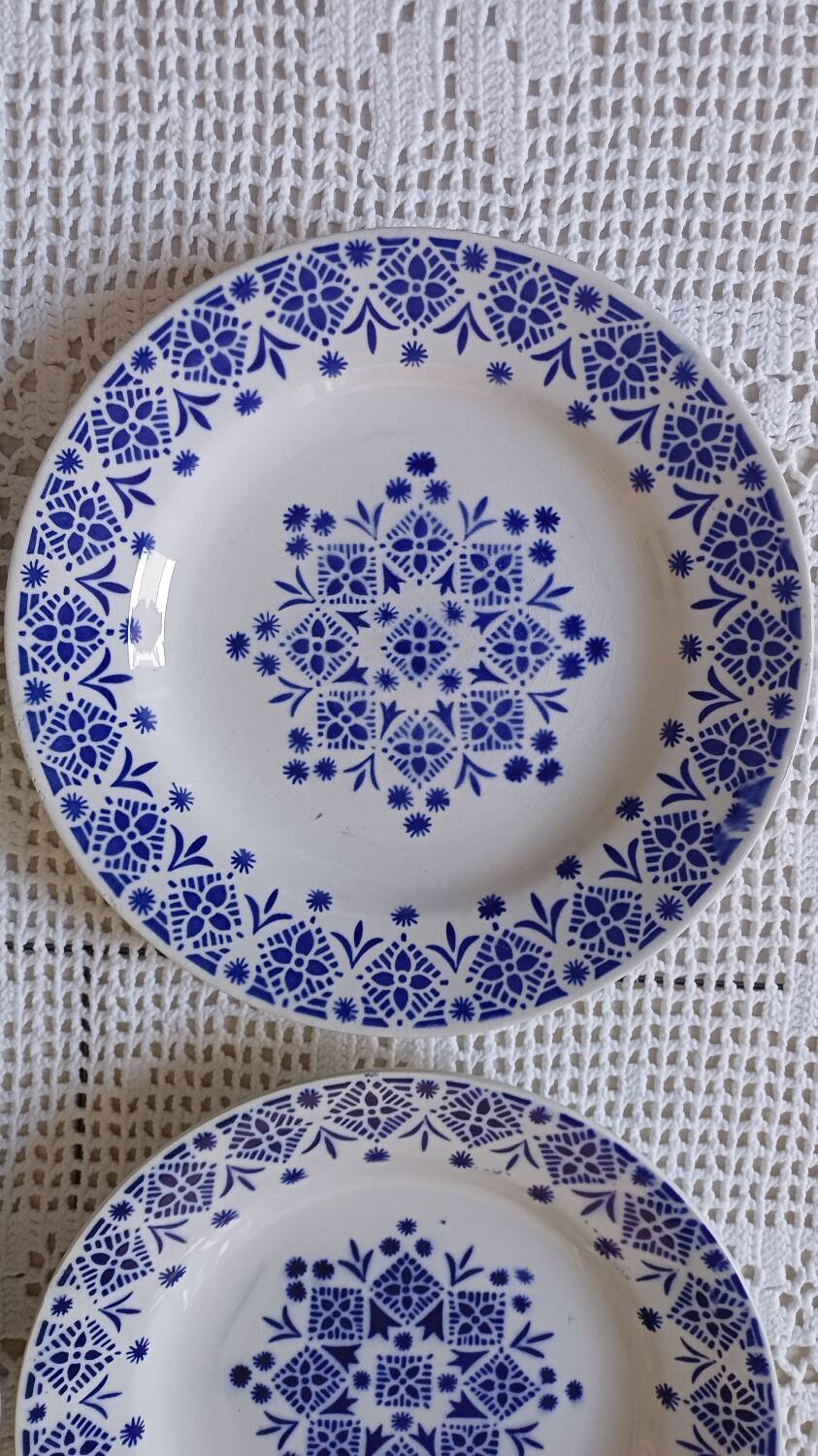 Set of 6 opaque porcelain dinner plates from St Amand