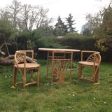Built-in rattan lounge table and its two chairs