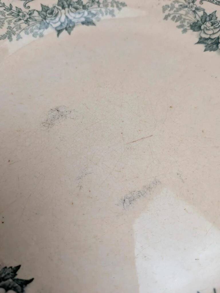 Set of 3 antique flat plates made of ironstone from the Debray Establishments, Clichy service.