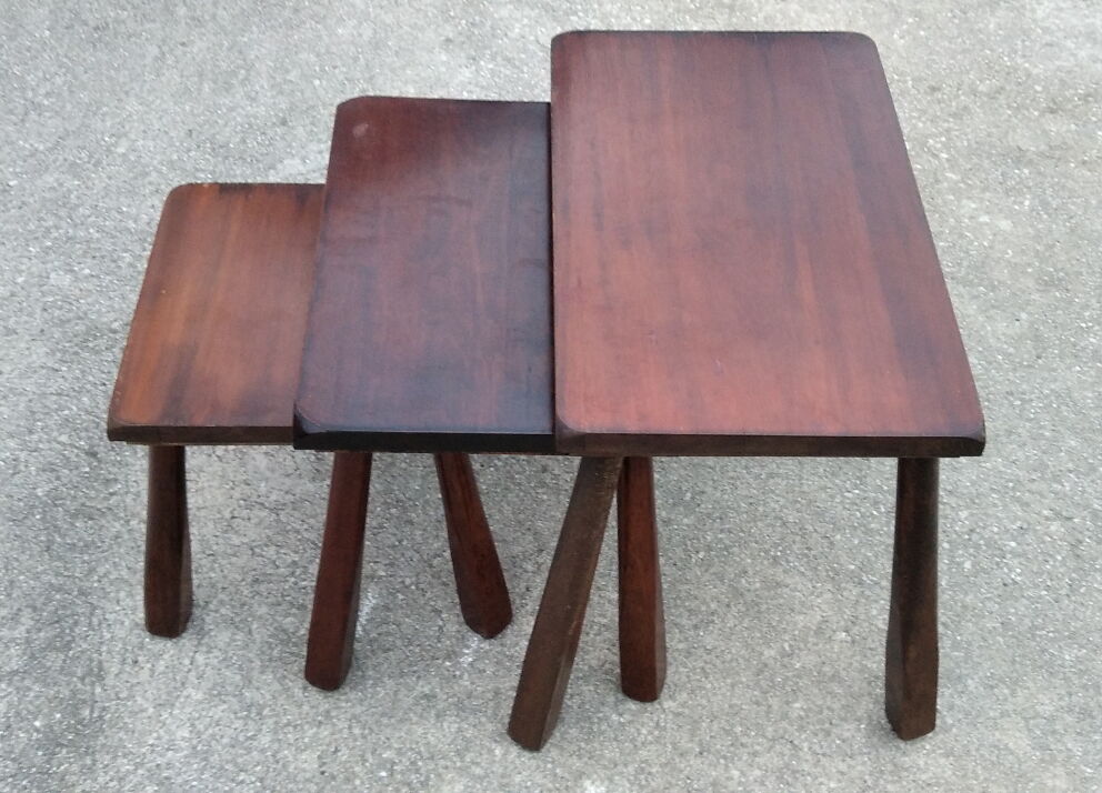 Nesting coffee tables