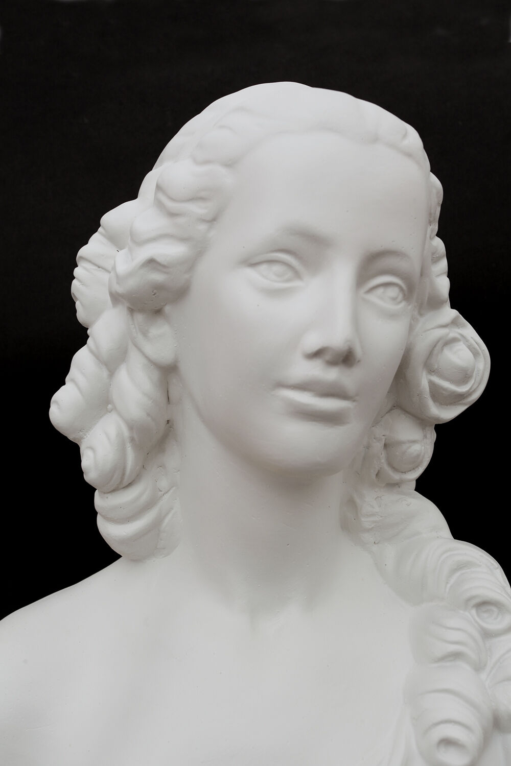 Female bust in white plaster 18th century
