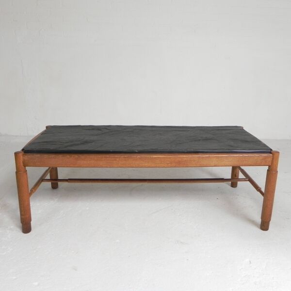 Table basse vintage en chêne avec plateau en ardoise dans un cadre en chêne, années 1960