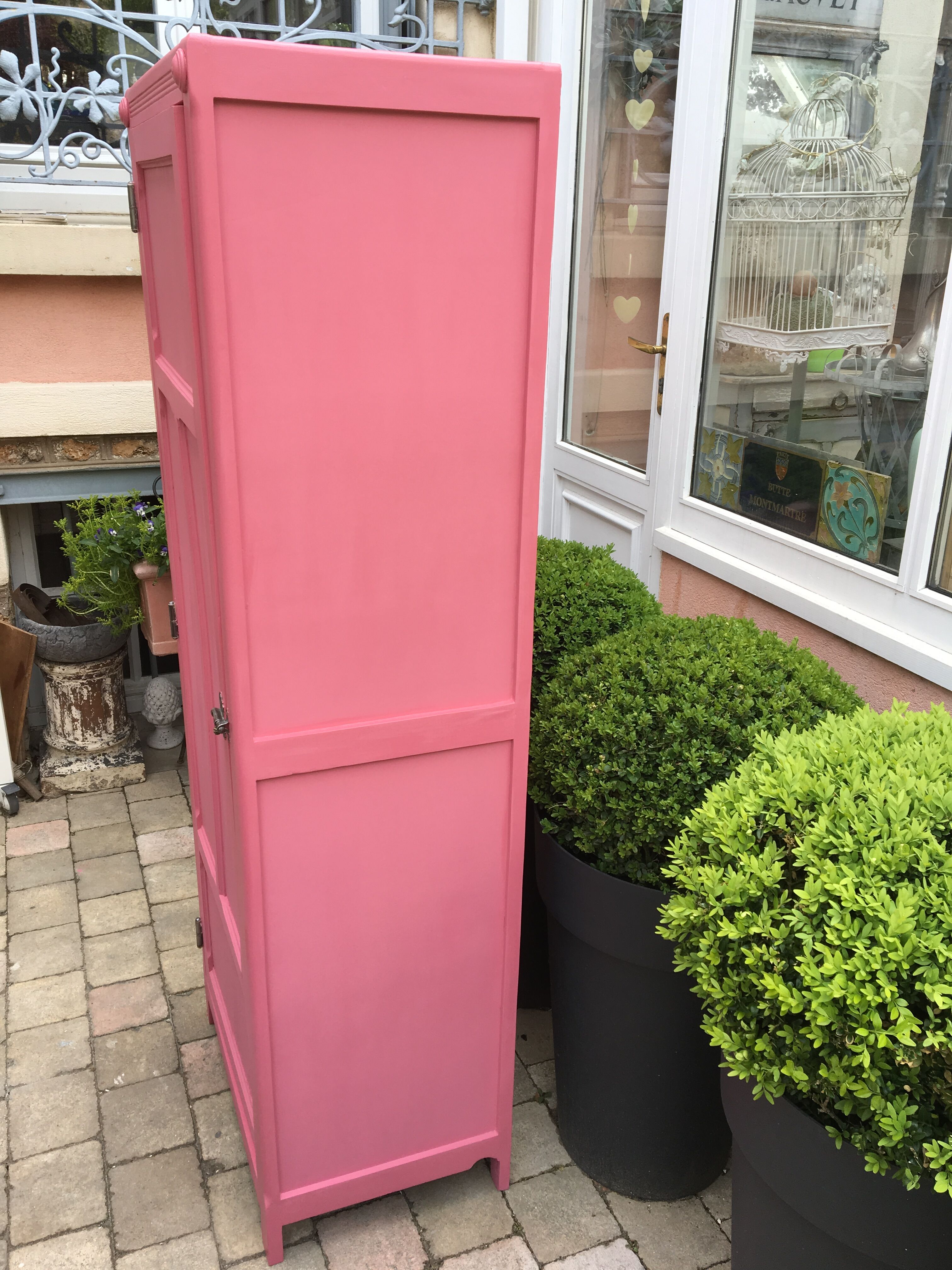 Parisian wardrobe bonnetière