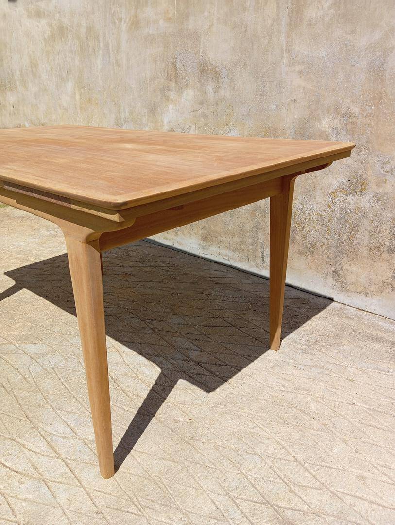 Scandinavian table