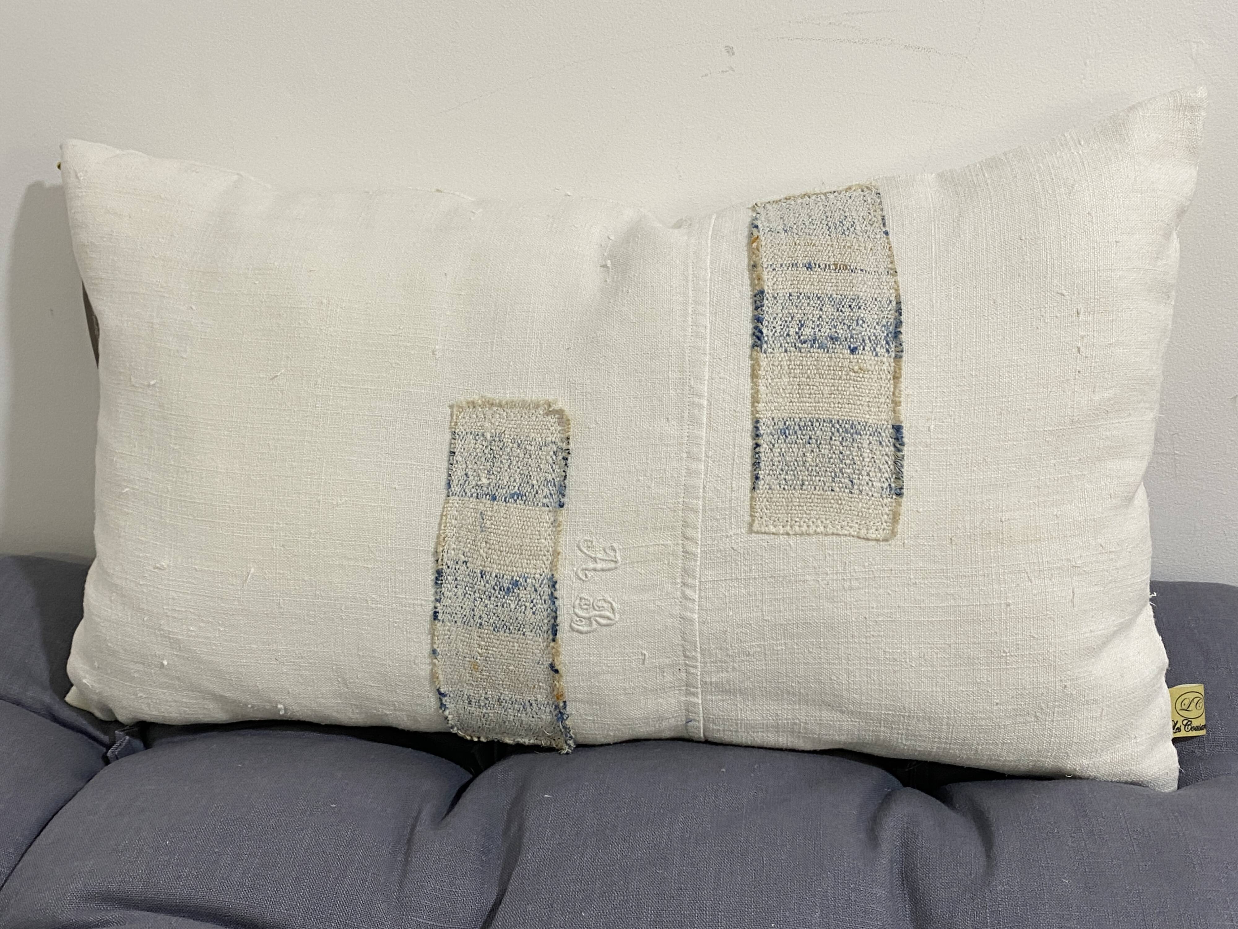 Coussin artisanal en toile ancienne style Kilim