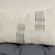 Coussin artisanal en toile ancienne style Kilim