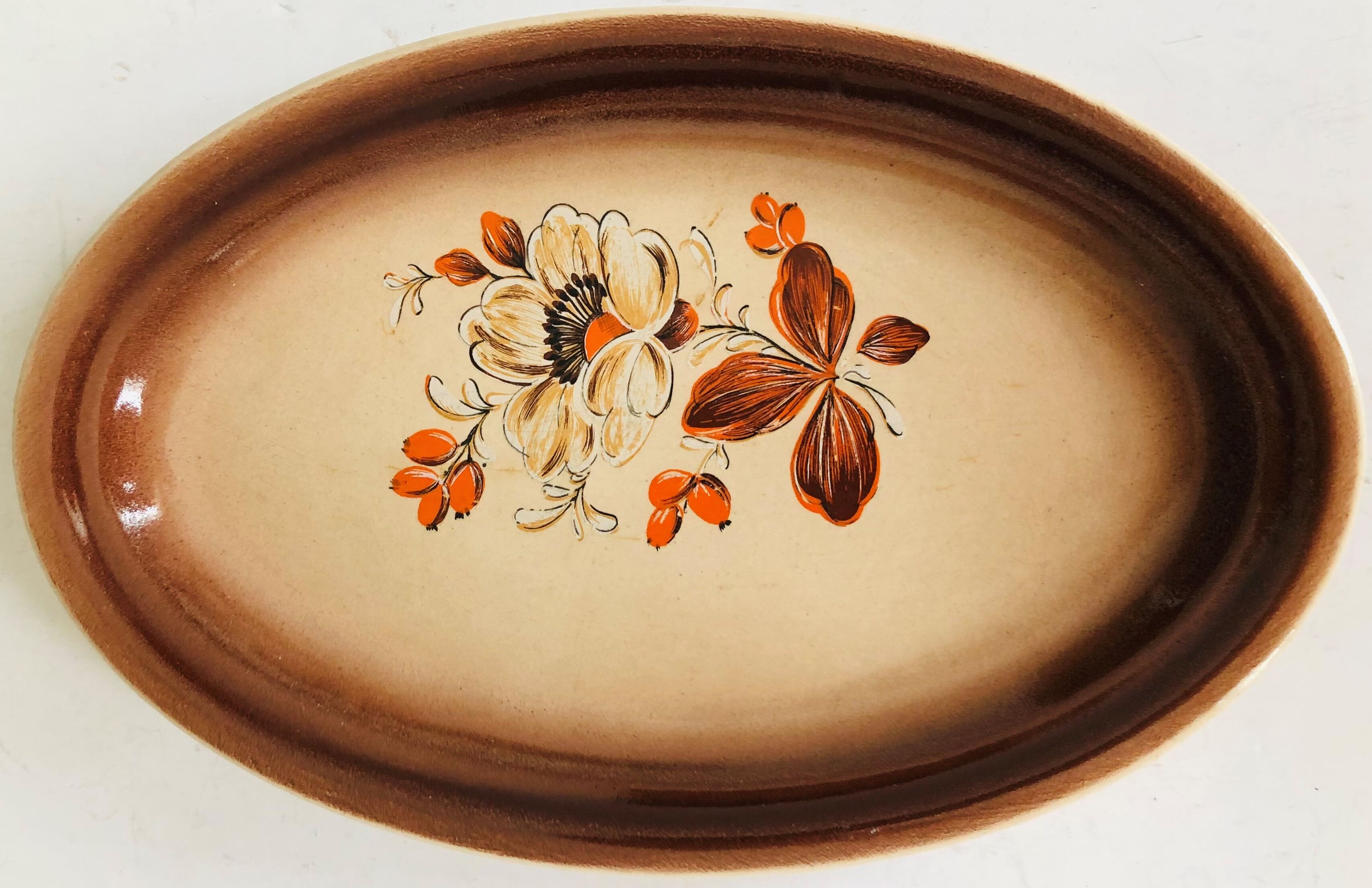 Oval ceramic plate