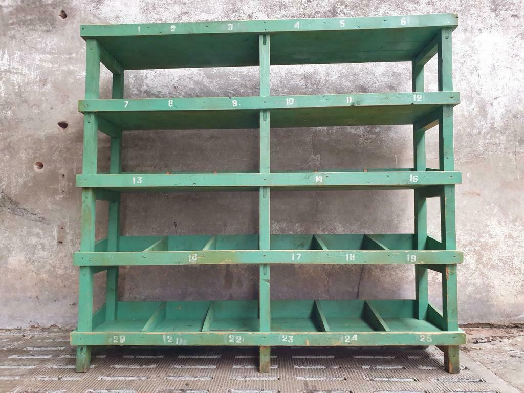 Bibliothèque verte en bois