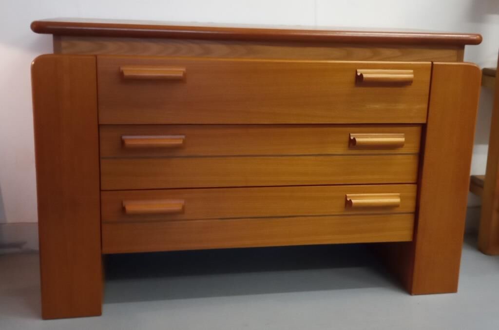 Oak-plated dresser 1980
