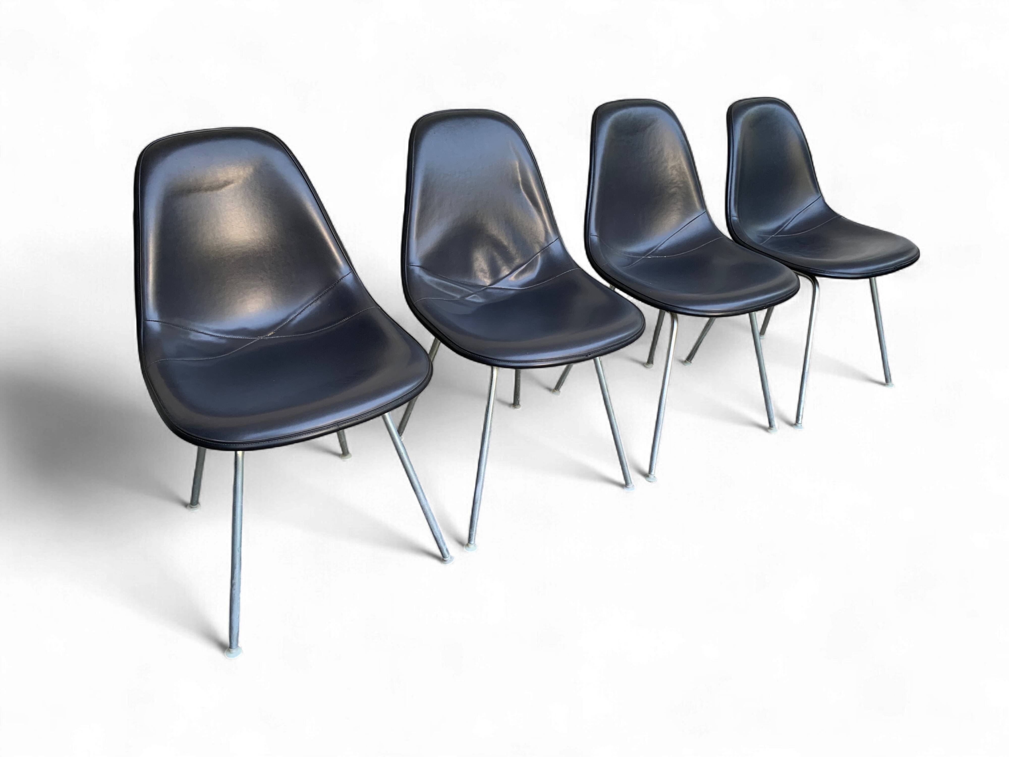 4 DSX chairs, fiberglass, Charles & Ray Eames for Herman Miller 1980