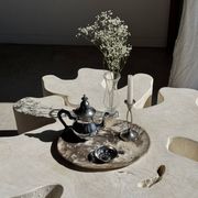 Théière en métal argenté, anse noire
