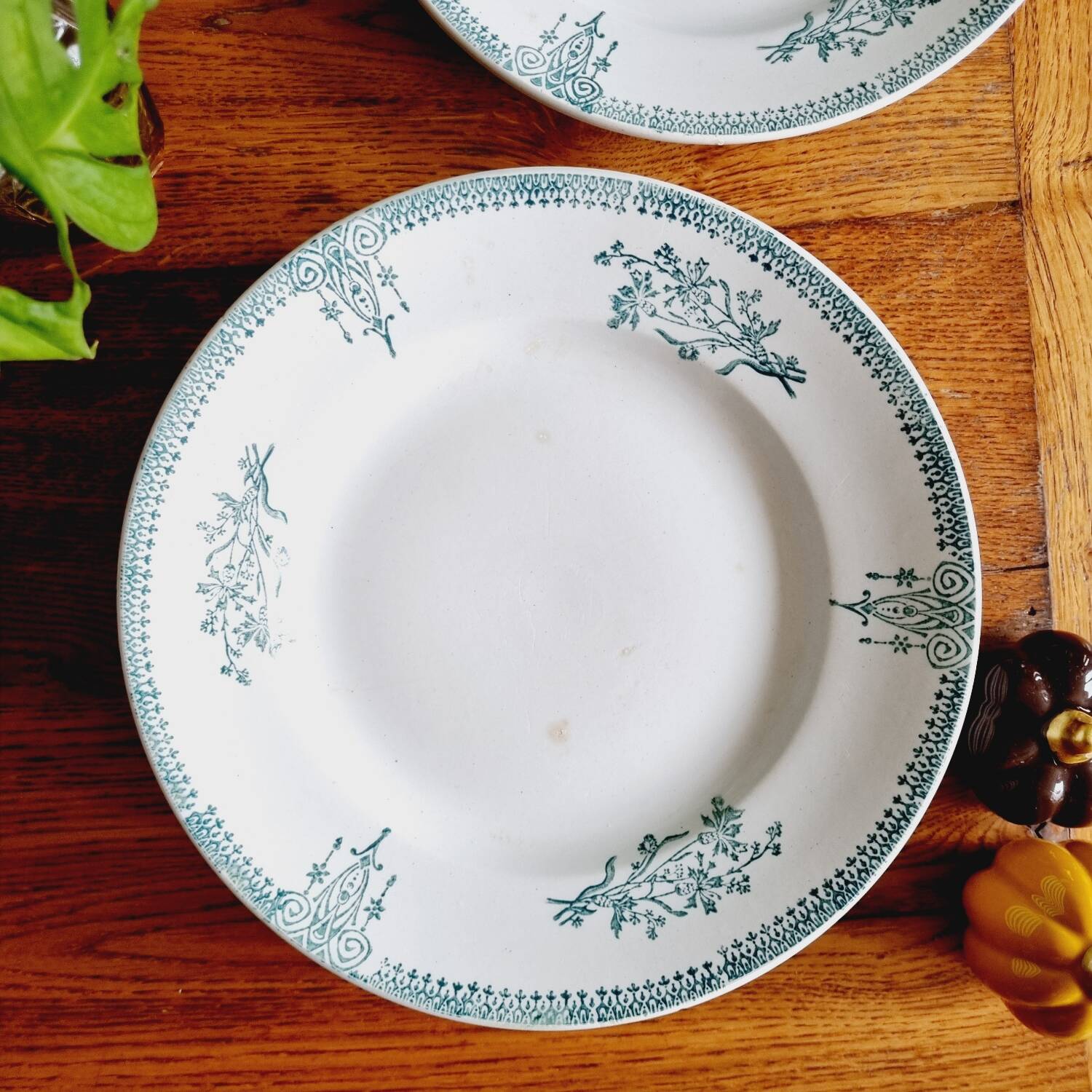 Set of 12 flat plates with slight defects Saint Amand 1932